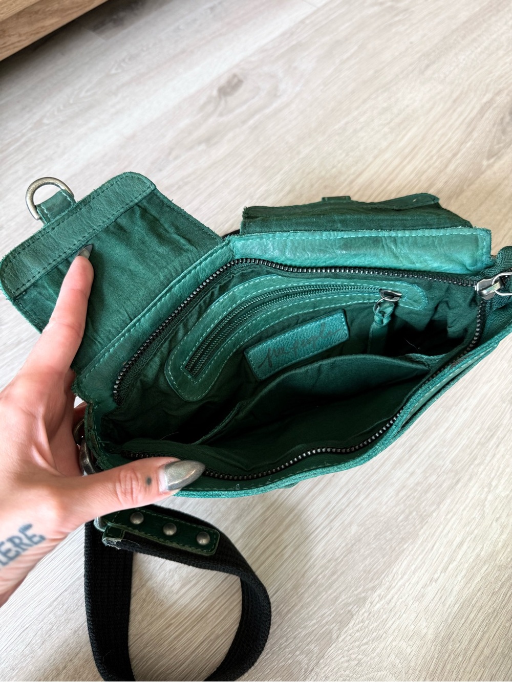 Green Women's Crossbody Shoulder Bag - Picture 4 of 6